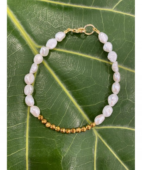 Freshwater pearl bracelet...